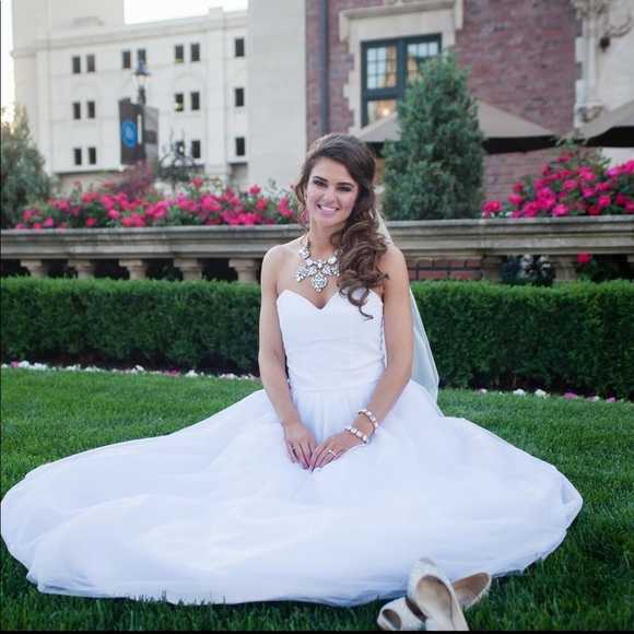 Wedding Dress Size 6/8 - Picture 3 of 3